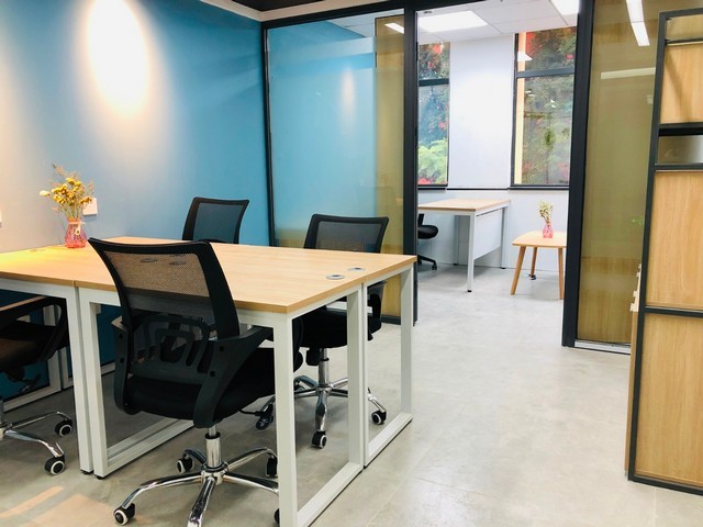 西安宴会礼服厂家